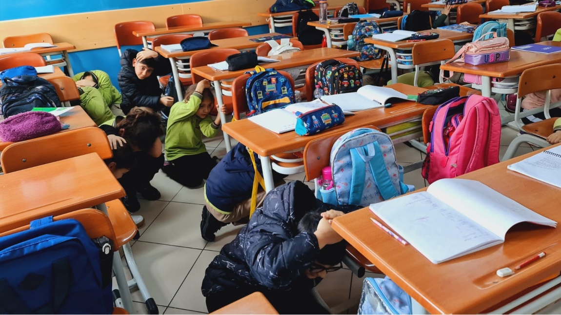 Okulumuzda ÇÖK-KAPAN-TUTUN Ve TAHLİYE Tatbikatı gerçekleştirildi.