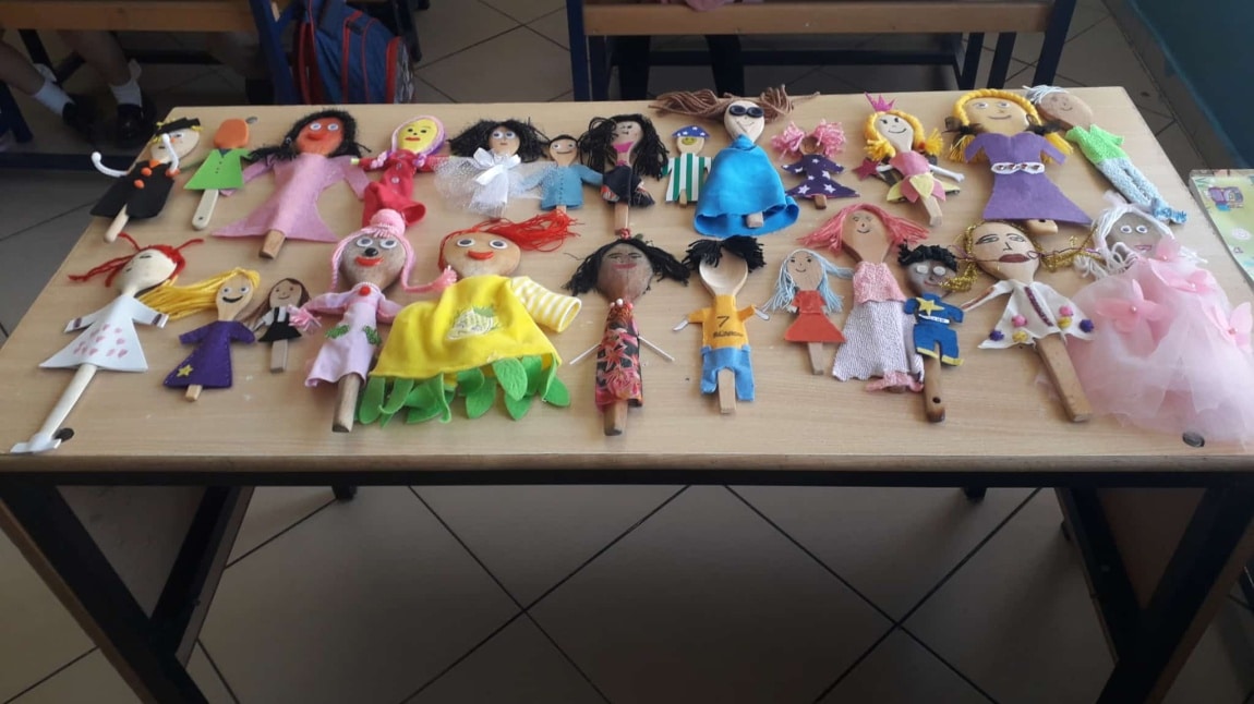 1-E Sınıfı Öğrencilerimizin Yaşam Becerileri/Yaratıcılık ve Girişimcilik Teması Kapsamında Oyuncak Bebek Yapma Etkinliği